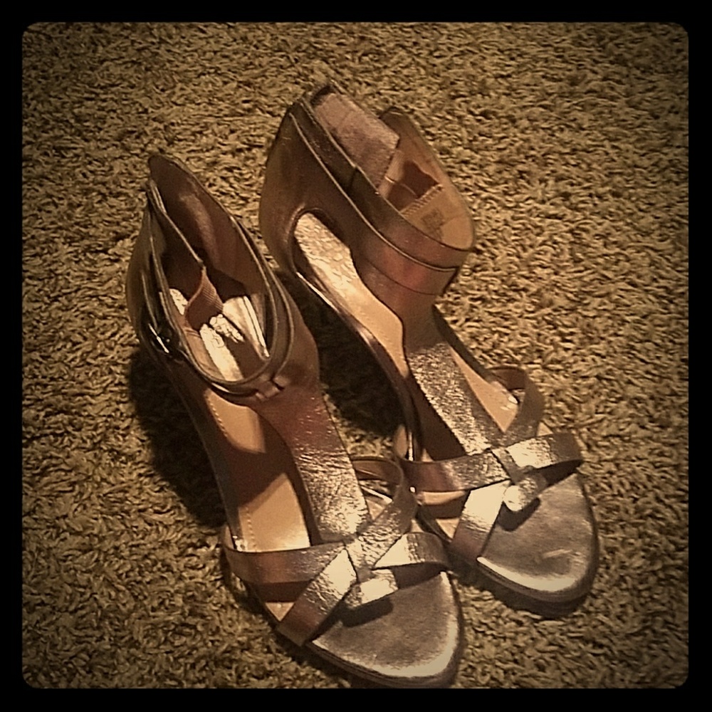 2" Vince Camuto Metalic Bronze Heel Sandal
